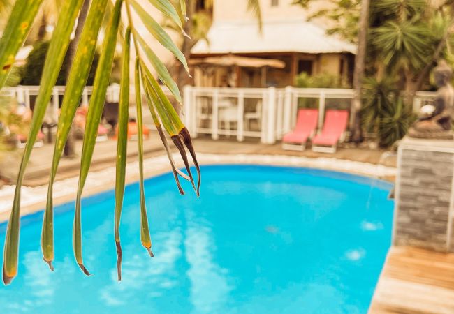 Apartahotel en Saline les Bains - 11 - LE VACOA - CHAMBRE 11  ETG G Apartahotel en Saline les Bains - 11 - LE VACOA - CHAMBRE 11  ETG G